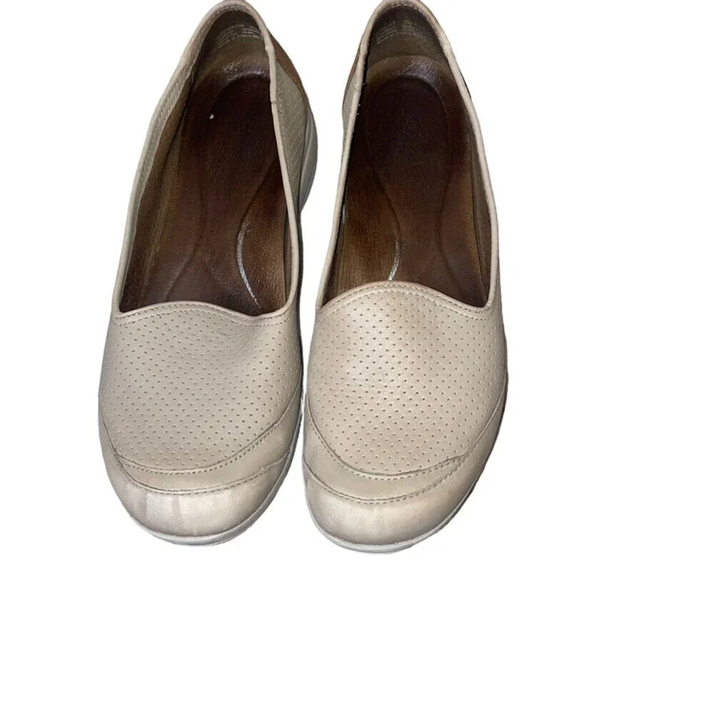 Dansko Marjorie taupe veg perforated slip on clogs comfort tan/cream SZ 10 (41)